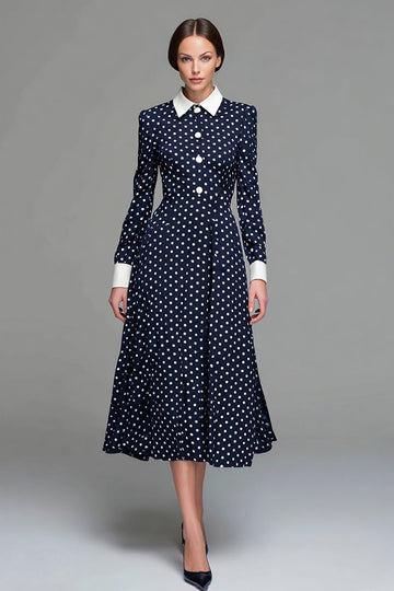 Robe trapèze en satin bleu marine à manches longues à pois